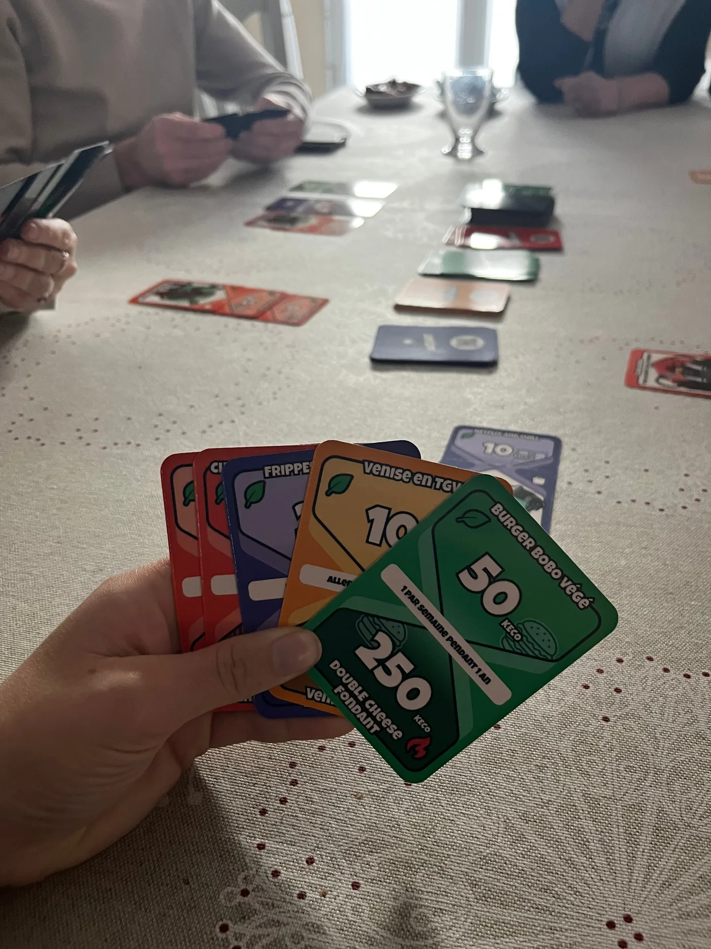 Une main de cartes KECO